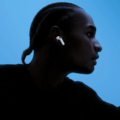 هدفون توگوشی بلوتوثی اپل مدل Airpods 5 Wireless Charging Case با حذف نویز فعال