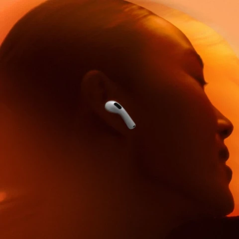 هدفون توگوشی بلوتوثی اپل مدل Airpods 5 Wireless Charging Case با حذف نویز فعال