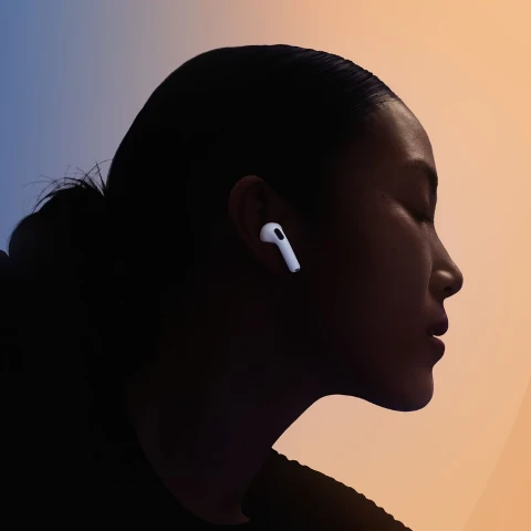 هدفون توگوشی بلوتوثی اپل مدل Airpods 5 Wireless Charging Case با حذف نویز فعال
