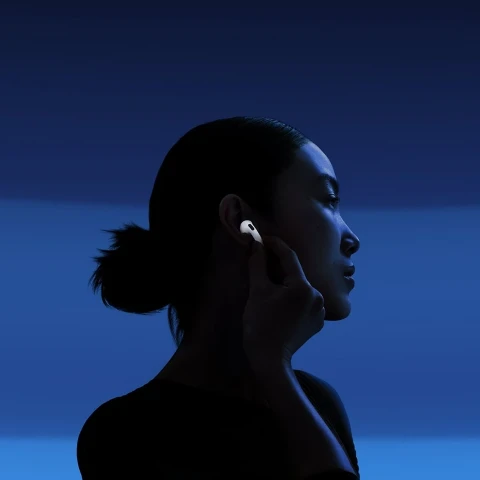 هدفون توگوشی بلوتوثی اپل مدل Airpods 5 Wireless Charging Case با حذف نویز فعال